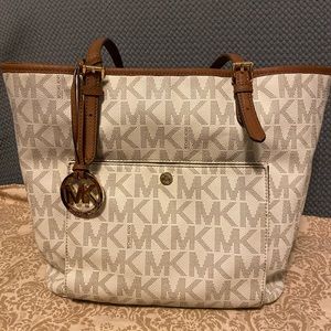 Michael Kors Jet Set Tote